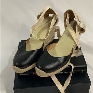 Soludos wedges size 9 Black and Tan